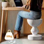 Moderne Betonnen Bijzettafel - Voor Binnen & Buiten - Ronde Salontafel & Tuinkruk - Uniek Vormgegeven Accenttafel