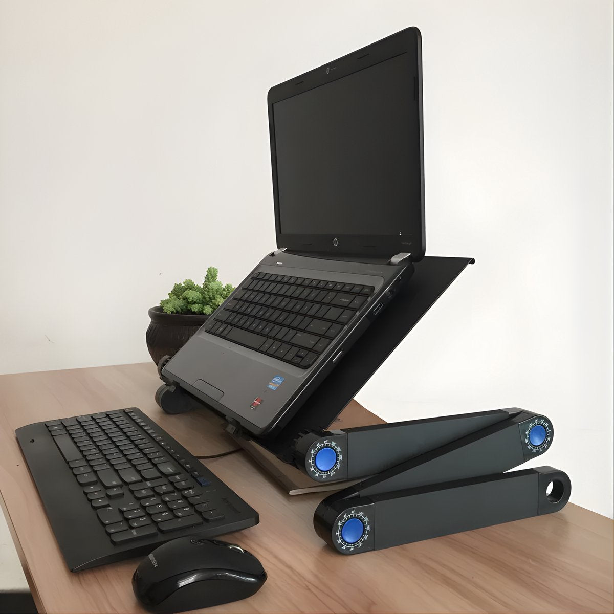 Laptoptafel – Tablethouder - Bedtafel - Laptopstandaard – Voor bureau, bed en bank – Met koelventilator, muismat en ergonomisch design – Zwart / Metaal