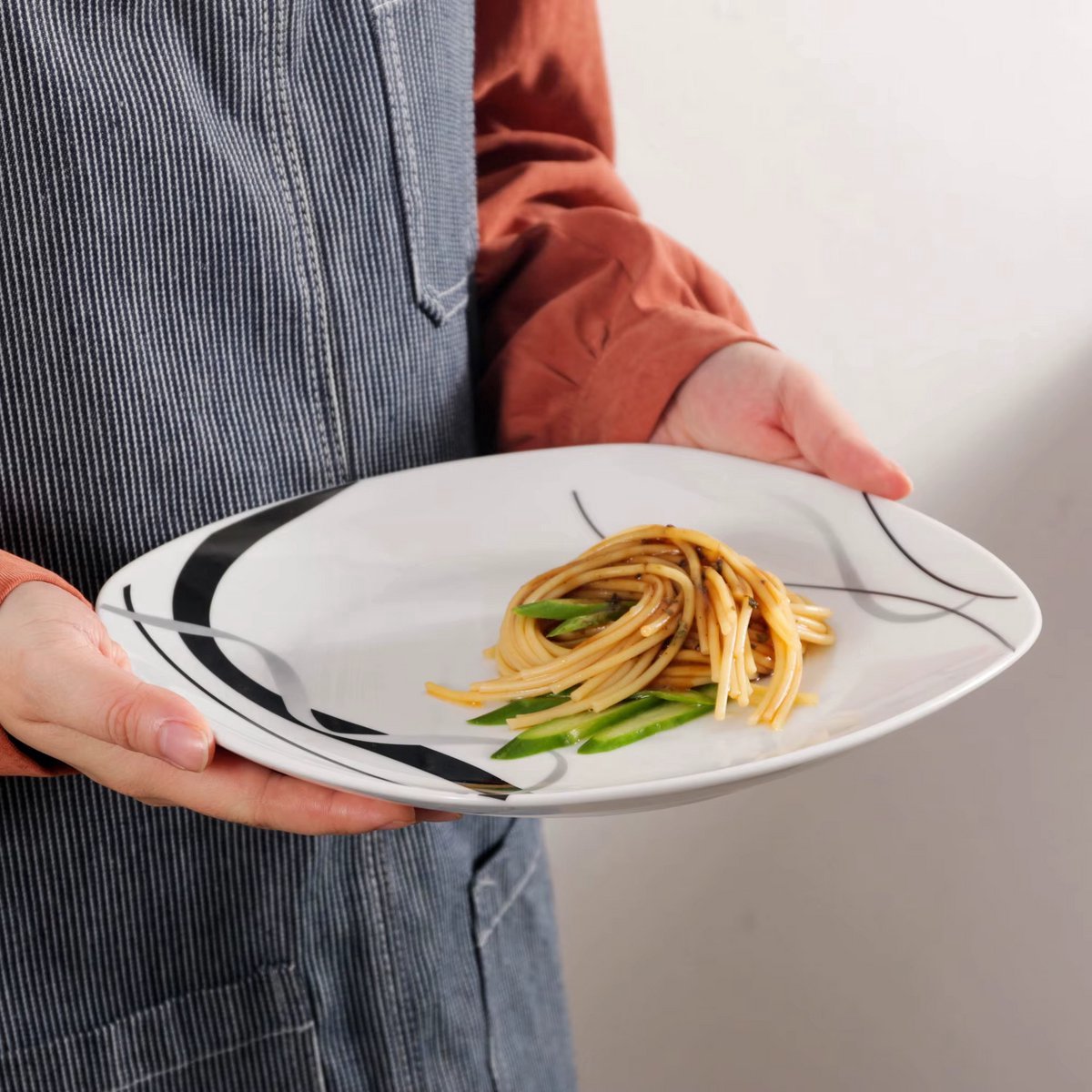 Prestige Montario Salade Kom - 24 delig - 6 personen- Wit/Zwarte Strepen - Dinerborden - Bordenset - Diepe borden - Ontbijtborden - Servies - Keukenservies - Luxe design - Tafelstijl