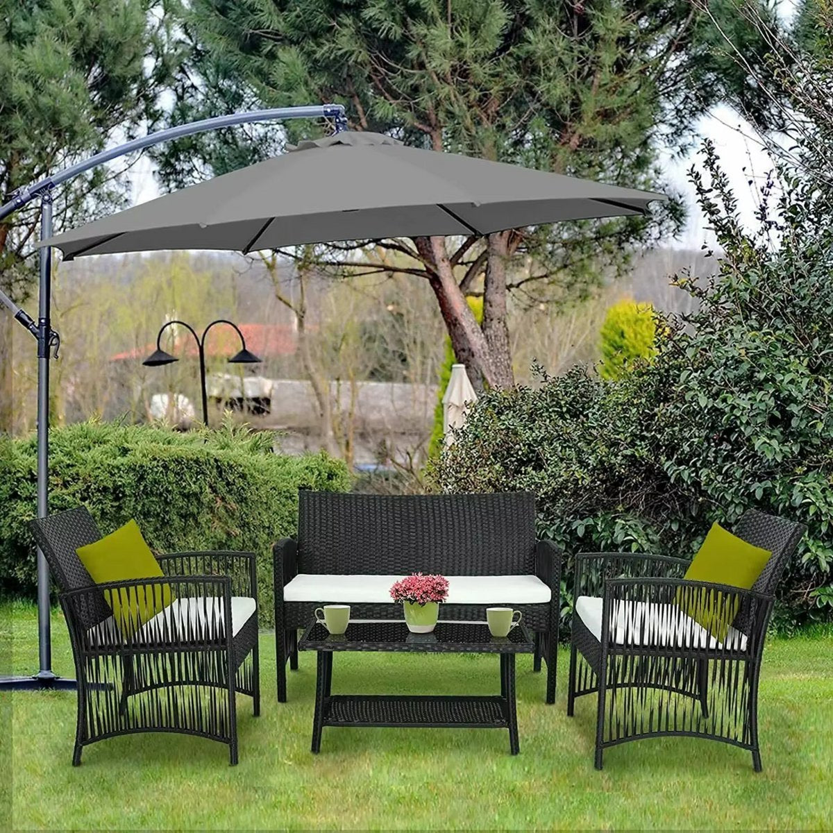 Rotan Tuinmeubelen Set Fioren - Voor Buiten en Balkon - 4 Stuks - Rotan Patio Meubelen - Weven Rieten Sofa Set met Kussens en Glazen Tafel - Zwart