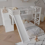 Luxe stapelbed voor kinderen - 90x200 cm - Met glijbaan - Kinderbedden - Hoogslaper - Met Hoektrap, valbeveiliging en raam - Peuterbed