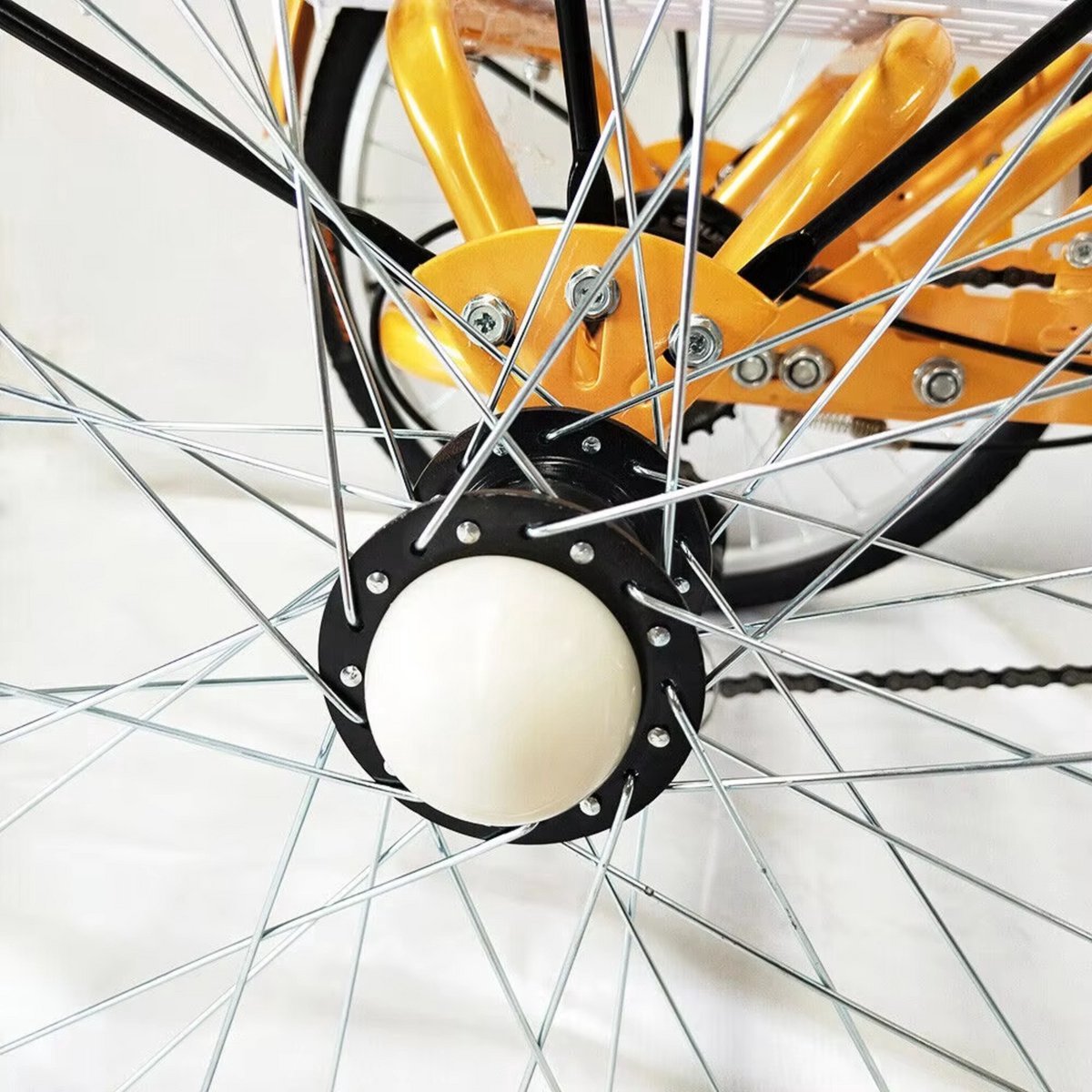 Driewieler Fioren voor volwassenen - 6 versnellingen - Fiets voor senioren - 24 Inch - Met mand - Voorrem - Geel