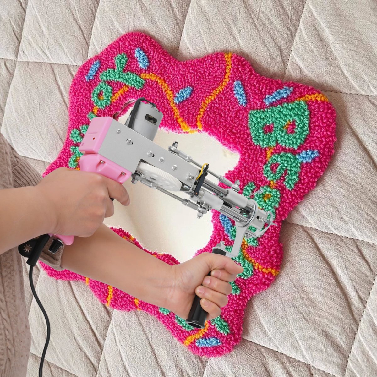 Tufting gun - Tuftpistool - Borduurmachine - Tapijtweven - Voor het maken van tapijten - Voor efficiënt en nauwkeurig werk - Metaal / Kunststof - Roze