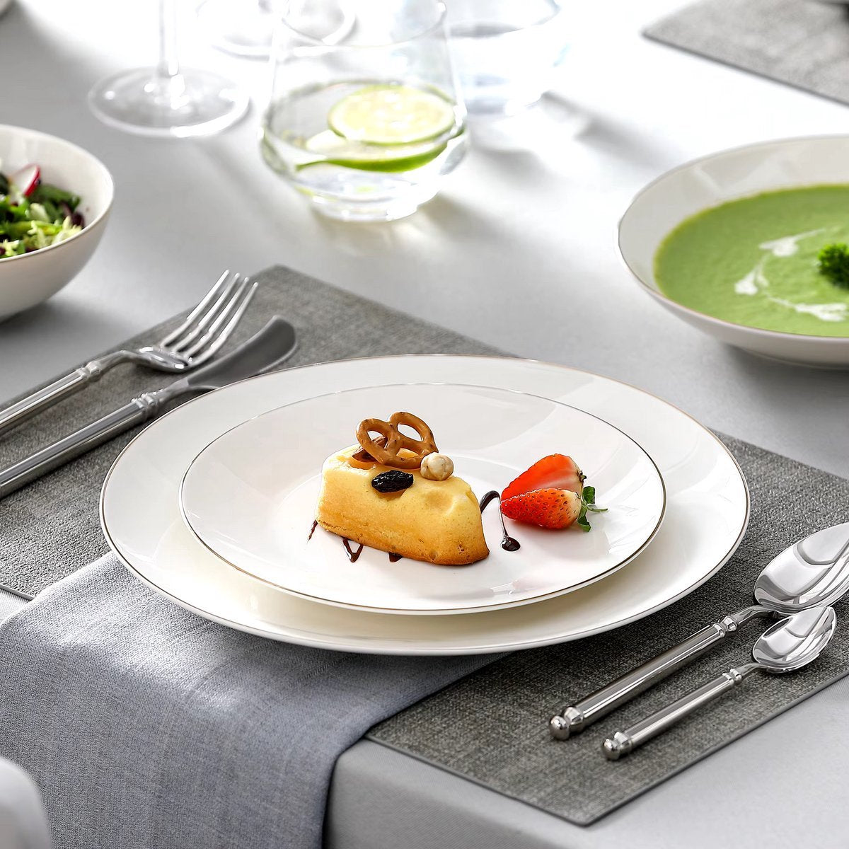 Vintage Serviesset – 4 persoons – 16 delig – Wit Keramisch – Eetborden – Breakfast Plates – Uniek servies