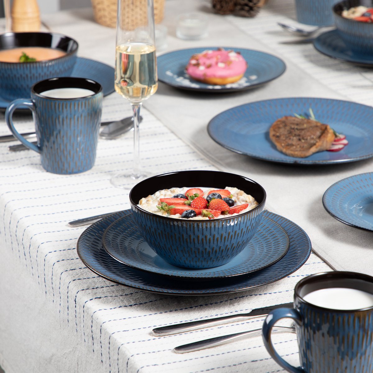Montario Serviesset - 16 delig - 4 persoons - Sky blauw - Dinerborden - Bordenset - Diepe borden - Ontbijtborden - Servies - Keukenservies