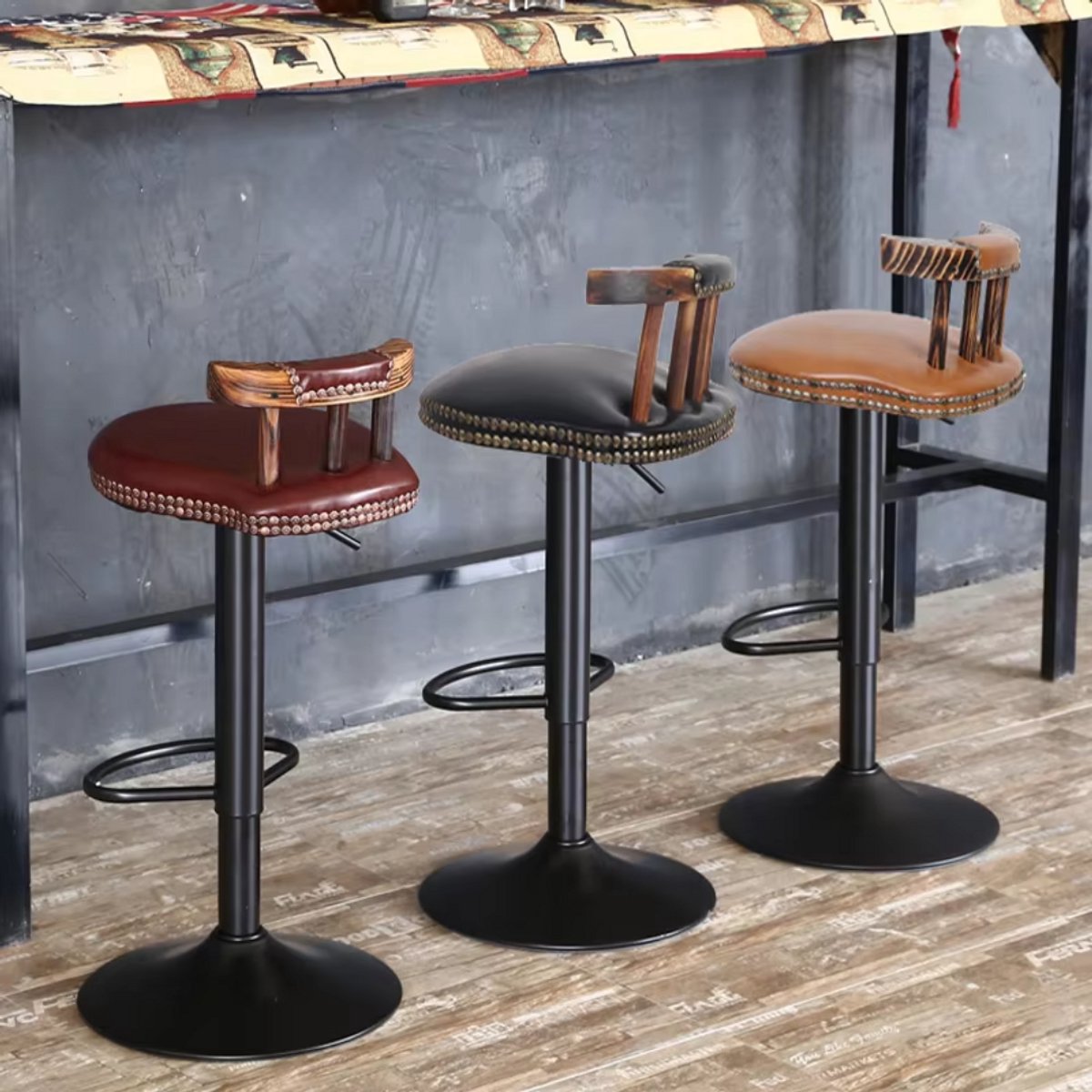Retro Barkrukken - Set van 2 - Met rugleuning - Licht bruin - Verstelbaar - Voor Keuken, Bar of woonkamer - Draaibaar - PU leer